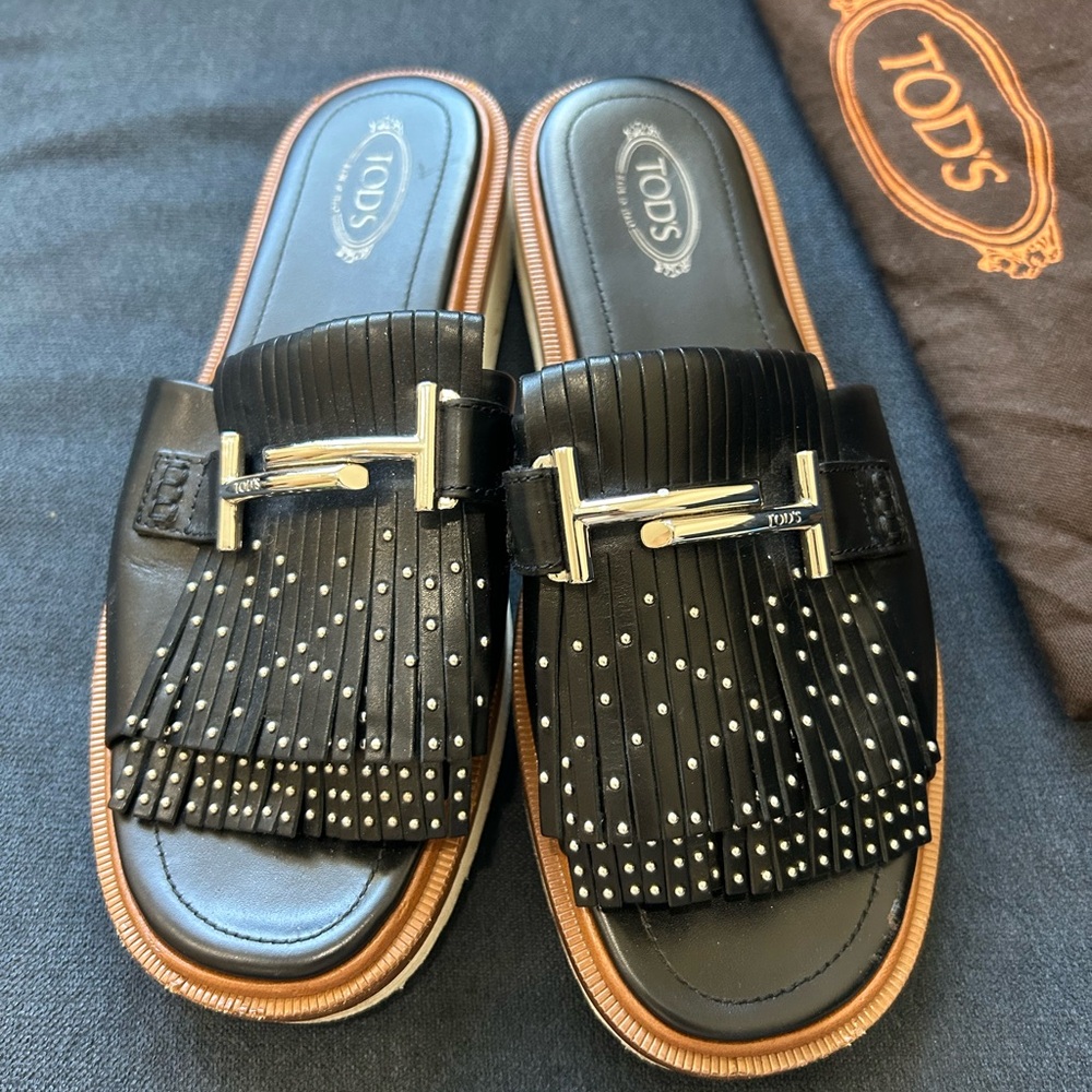 Tod’s Slippers 🖤